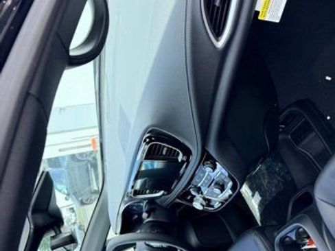 New 2026 Chrysler Pacifica Select image 8