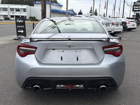 Used 2020 Toyota 86 RWD image 4