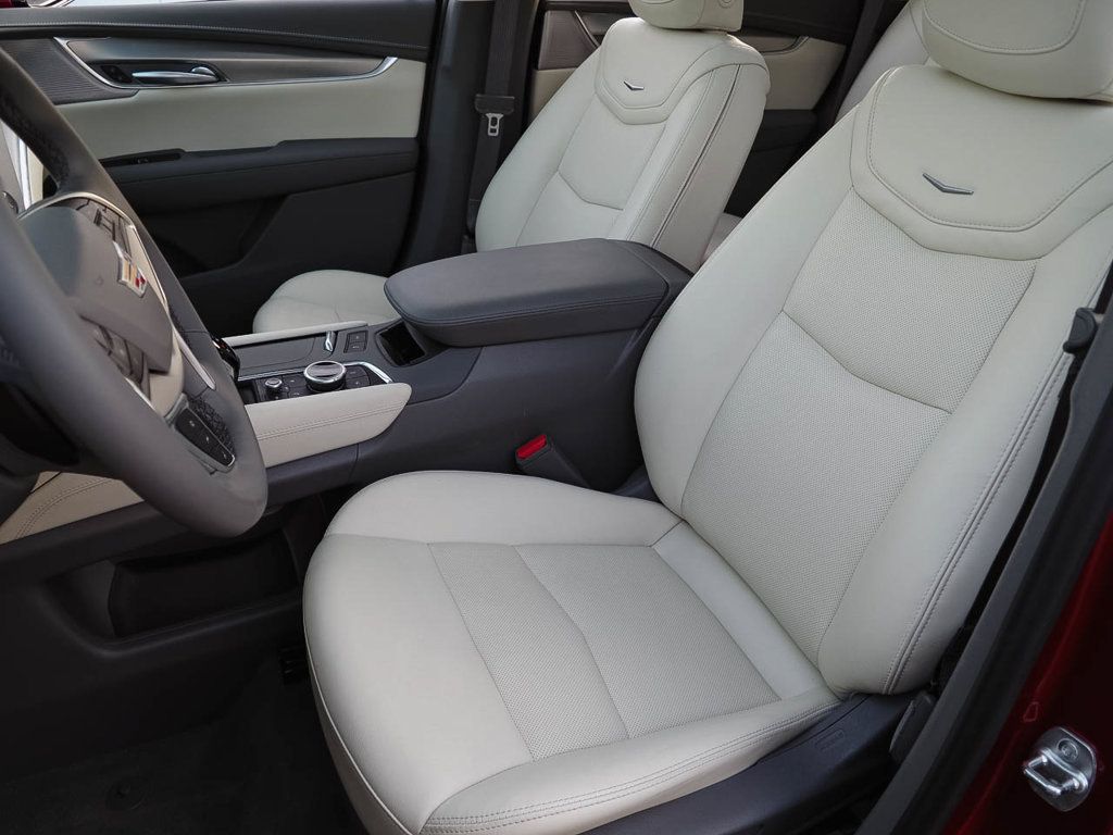 Certified 2025 Cadillac XT5 Premium Luxury FWD image 35