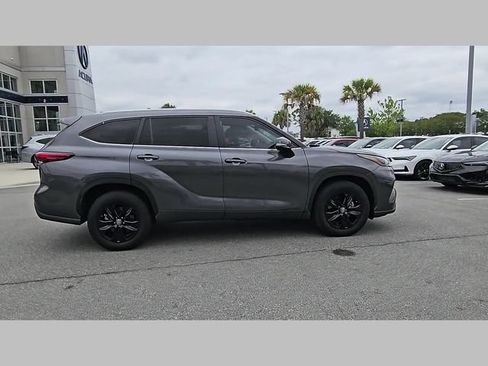 Used 2023 Toyota Highlander XLE FWD image 31