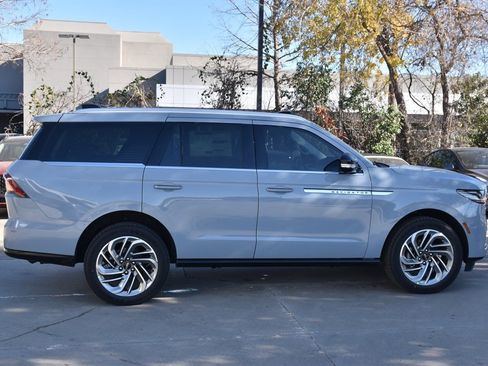 New 2025 Lincoln Navigator Reserve image 5