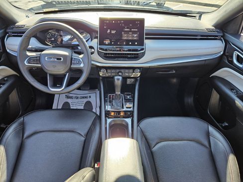 Used 2024 Jeep Compass Limited image 12