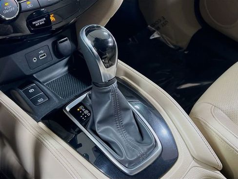 Used 2019 Nissan Rogue SL image 17