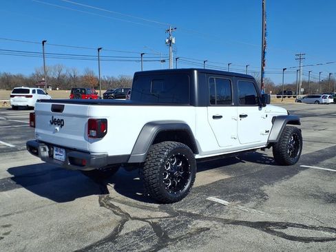 Used 2025 Jeep Gladiator Sport image 7