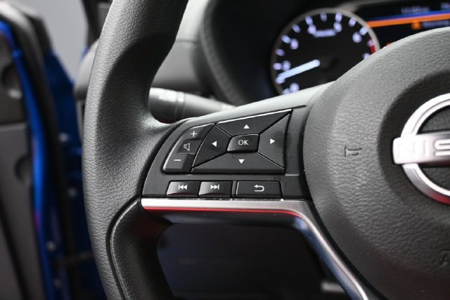 Used 2025 Nissan Sentra SV FWD image 17
