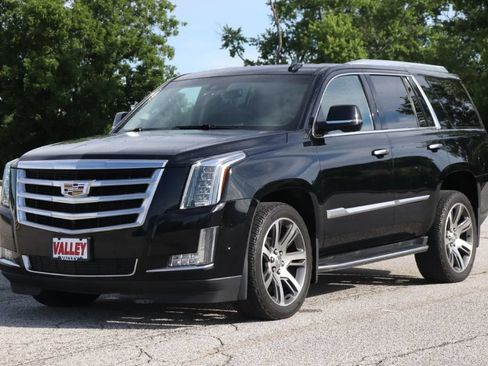 Used 2017 Cadillac Escalade Luxury AWD/4WD image 4