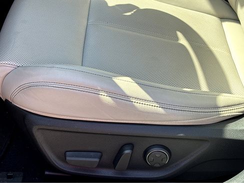 Used 2021 Genesis G70 2.0T image 17