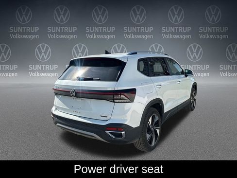 Used 2025 Volkswagen Taos SE AWD/4WD image 6