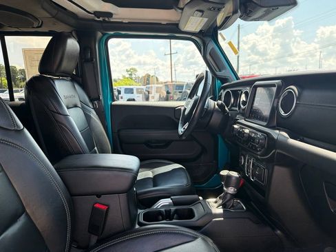 Used 2020 Jeep Wrangler Unlimited Sahara AWD/4WD image 23