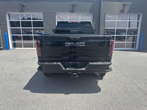 Used 2024 GMC Sierra 2500 AT4 w/ AT4 Premium Plus Package AWD/4WD image 3