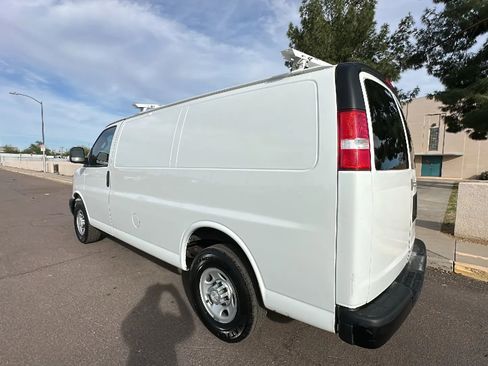Used 2017 Chevrolet Express 2500 image 2