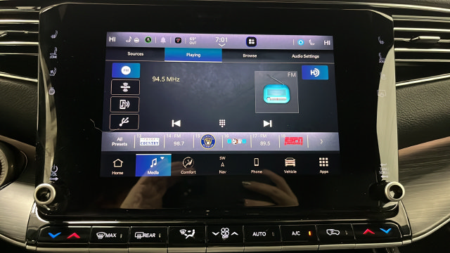 Used 2024 Jeep Wagoneer L Series II AWD/4WD image 32