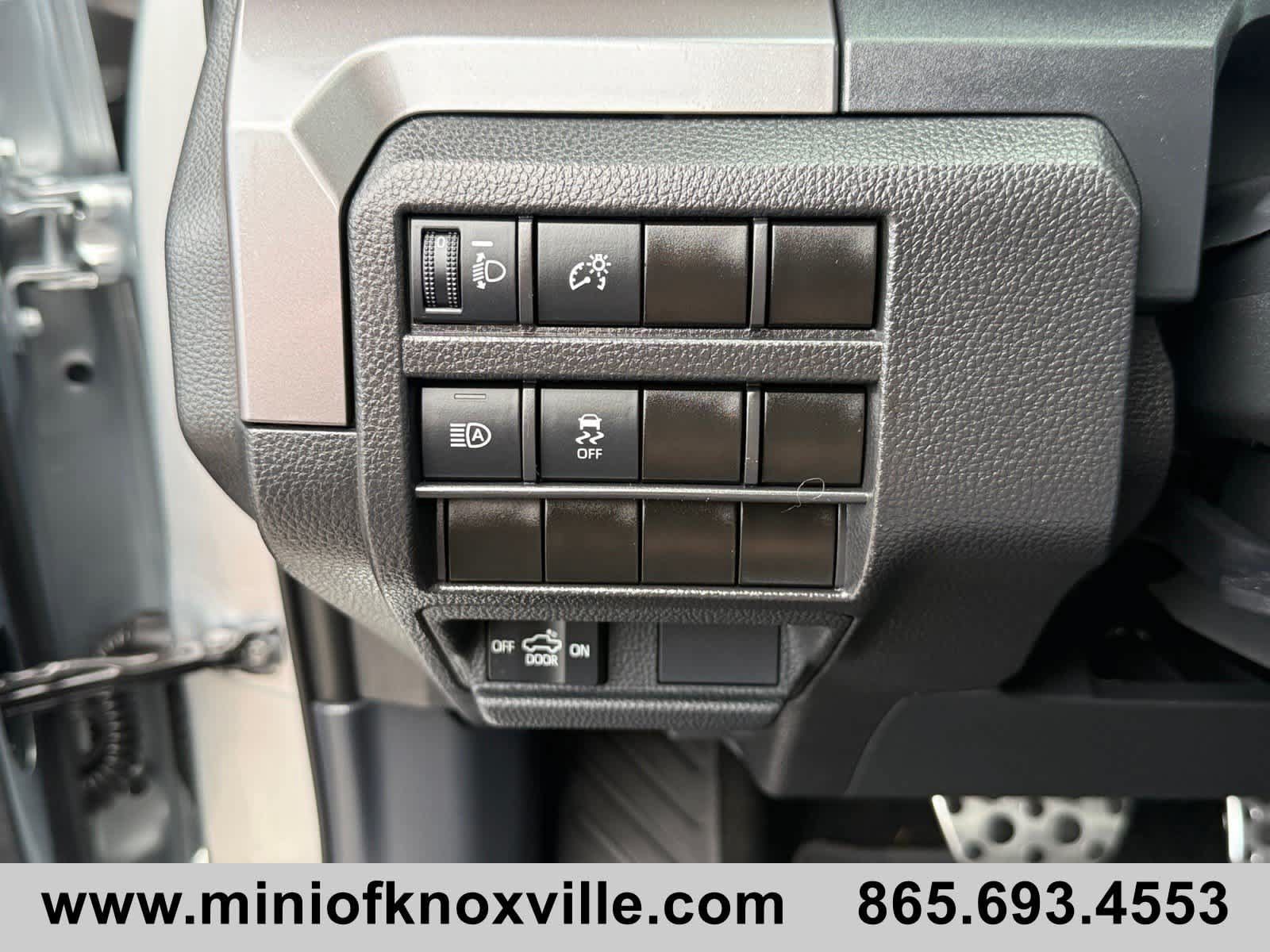 Used 2024 Toyota Tacoma TRD Sport AWD/4WD image 30