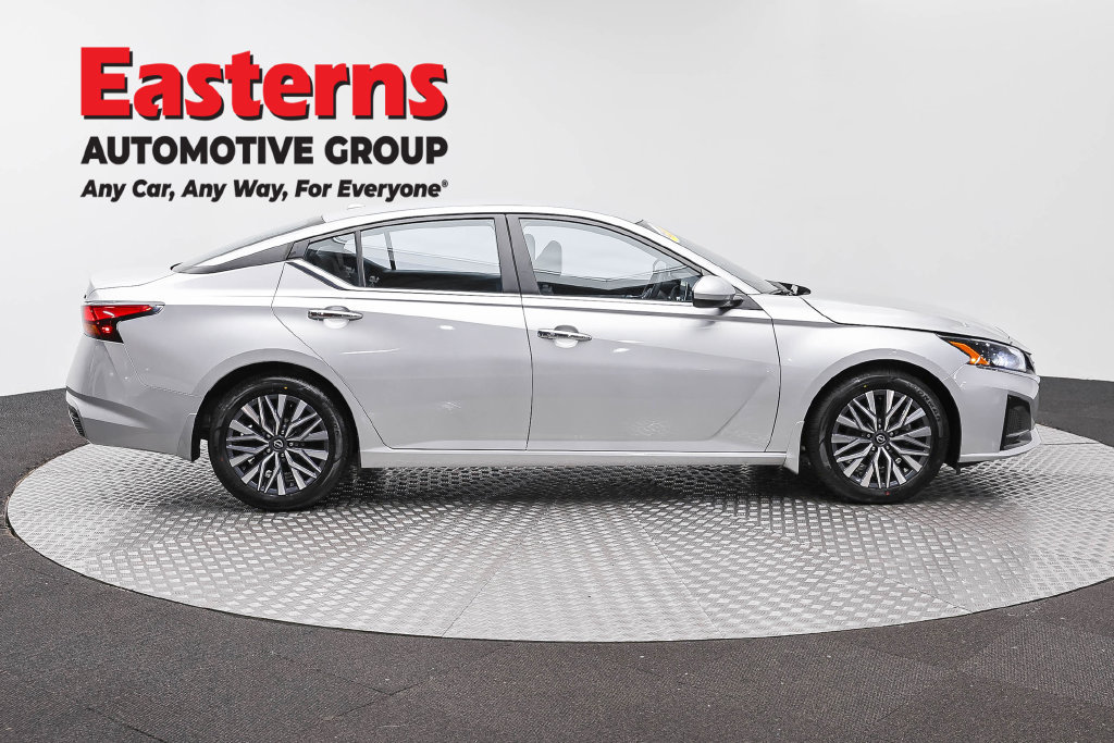 Used 2023 Nissan Altima 2.5 SV FWD image 6