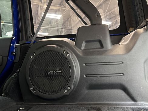 Used 2018 Jeep Wrangler Unlimited Sahara image 32
