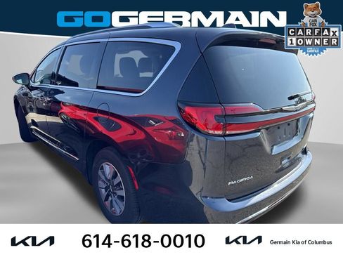 Used 2021 Chrysler Pacifica Limited w/ Uconnect Theater Family Group FWD image 3