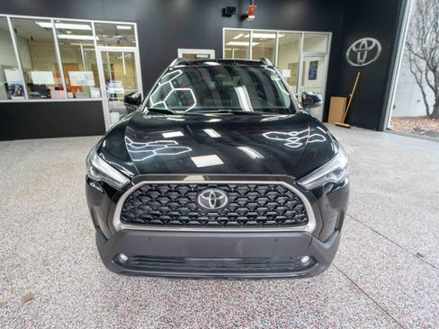 Used 2023 Toyota Corolla Cross XLE image 6