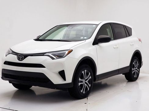 Used 2018 Toyota RAV4 LE image 2