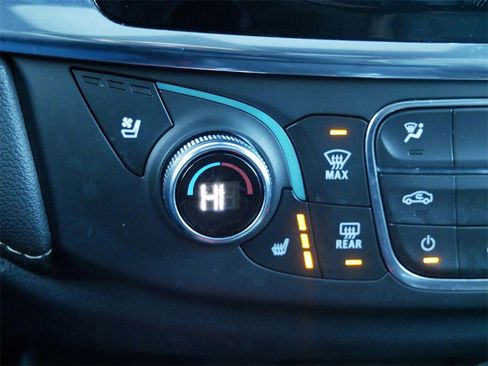 Used 2022 Chevrolet Traverse Premier image 21