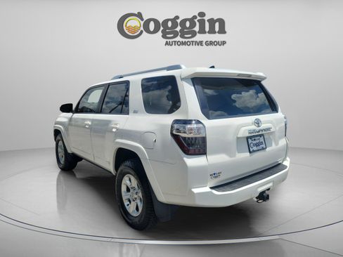 Used 2017 Toyota 4Runner SR5 Premium RWD image 2