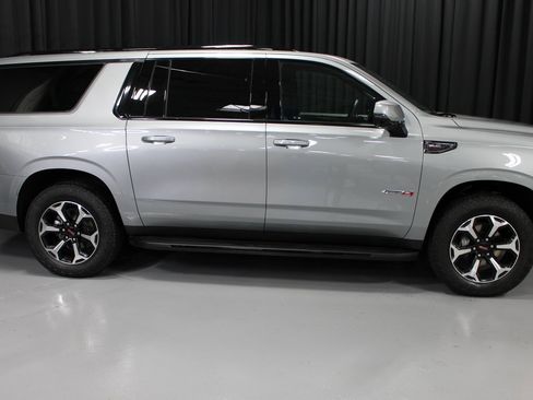 Used 2025 GMC Yukon XL AT4 w/ Premium Trailering Package image 8