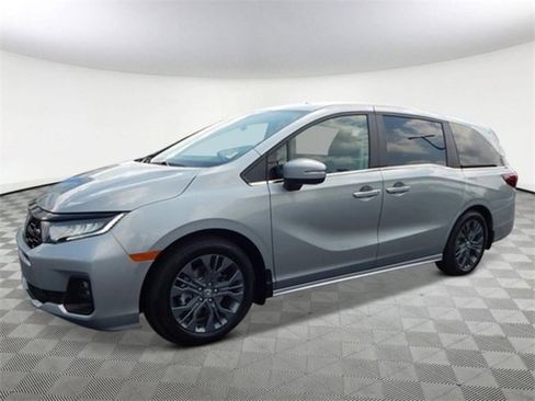 New 2026 Honda Odyssey Touring image 7
