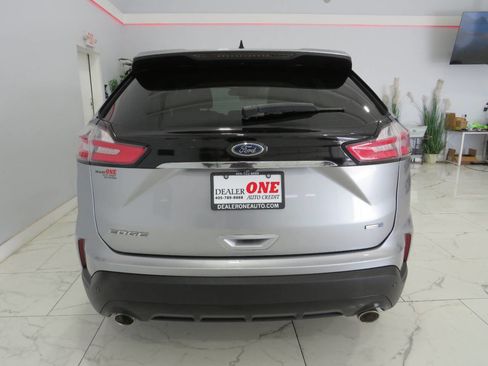 Used 2020 Ford Edge SE image 4