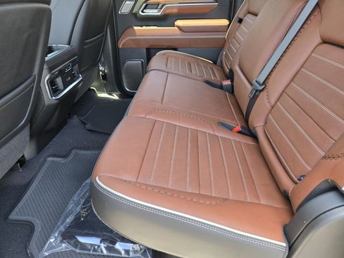 New 2025 GMC Sierra 2500 Denali Ultimate w/ Max Trailering Package image 8