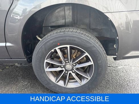 Used 2017 Dodge Grand Caravan SXT FWD image 5