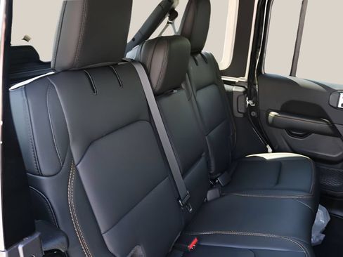 New 2026 Jeep Wrangler Unlimited Sahara AWD/4WD image 19