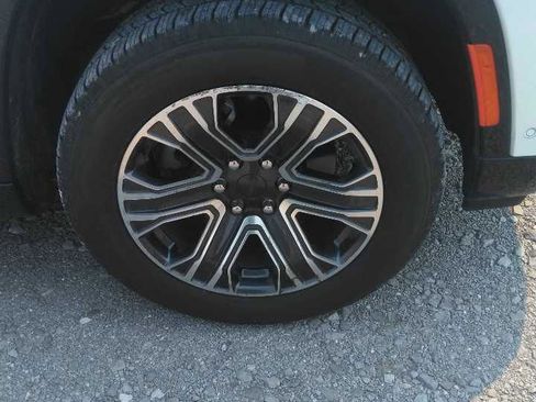 Used 2024 Jeep Wagoneer Series II w/ Flexible Seating Group image 4