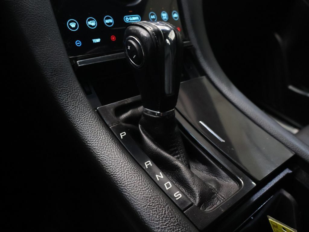 Used 2019 Ford Taurus Limited FWD image 25