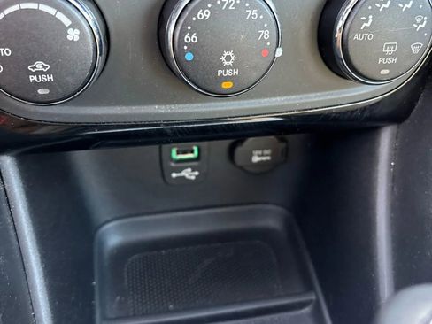 Used 2012 Chrysler 200 Limited image 49