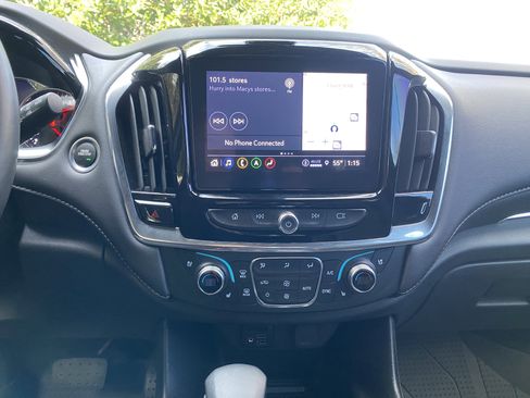 Used 2023 Chevrolet Traverse Premier image 24