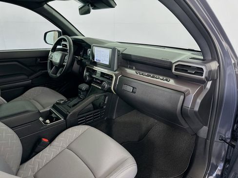 Certified 2025 Toyota Tacoma SR5 AWD/4WD image 27