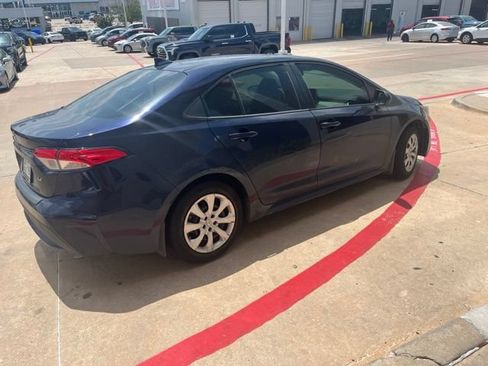 Used 2020 Toyota Corolla LE FWD image 5