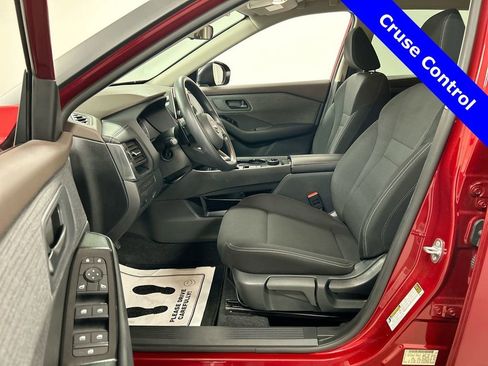 Used 2023 Nissan Rogue S image 9