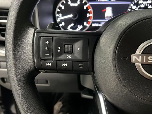 Used 2024 Nissan Rogue SV image 17