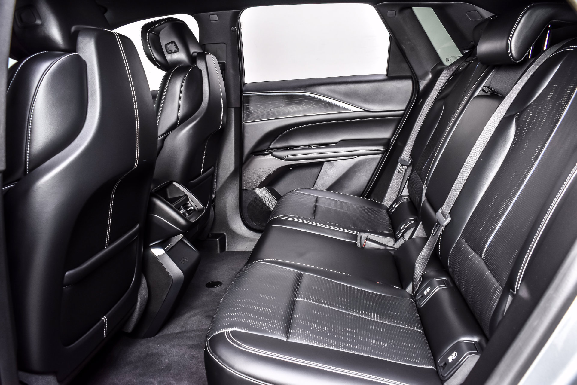 Used 2024 Cadillac Lyriq Luxury w/ LPO, Floor Liner Package AWD/4WD image 19