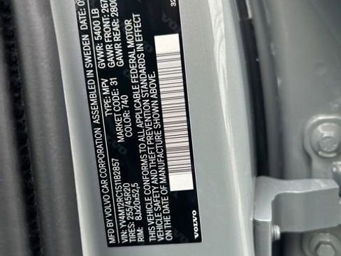 Certified 2025 Volvo XC60 B5 Plus AWD/4WD image 28