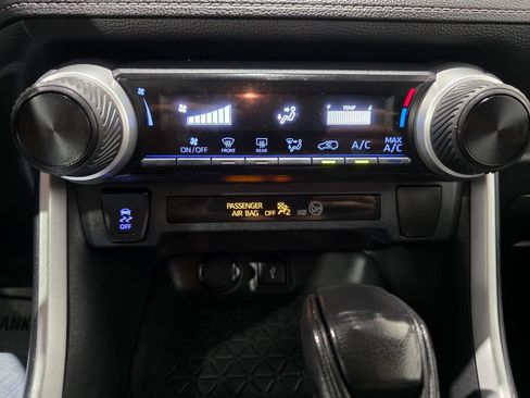 Used 2021 Toyota RAV4 LE image 31