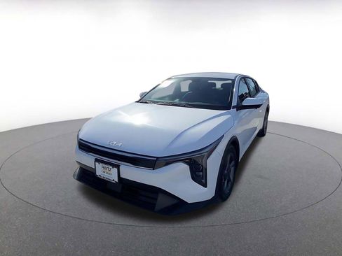 Used 2025 Kia K4 LXS image 7