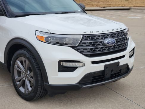 Used 2021 Ford Explorer XLT w/ Equipment Group 202A image 7