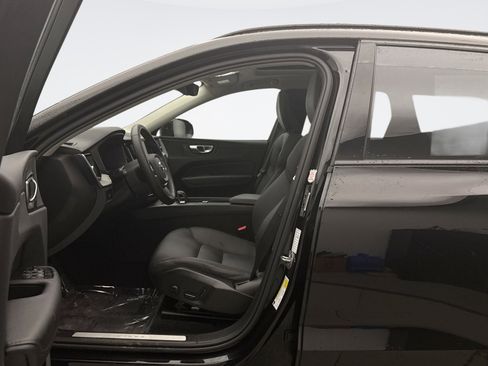 Used 2025 Volvo XC60 B5 Plus image 8