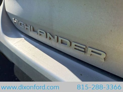 Used 2023 Toyota Highlander XLE AWD/4WD image 10