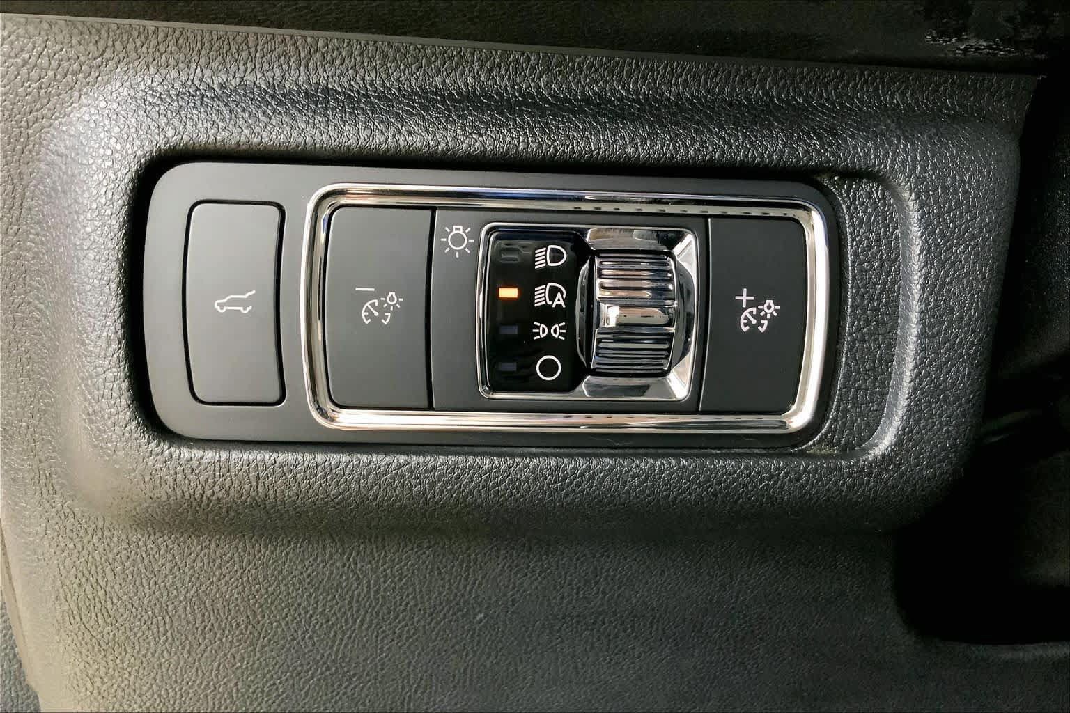 Used 2020 Lincoln Corsair AWD w/ Equipment Group 101A image 35