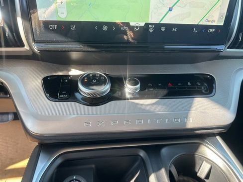 New 2025 Ford Expedition Active image 25