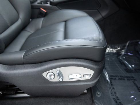 Used 2023 Porsche Macan AWD/4WD image 60