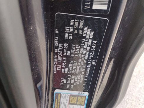 Used 2023 Kia Carnival LX w/ Paint Protection Package image 14