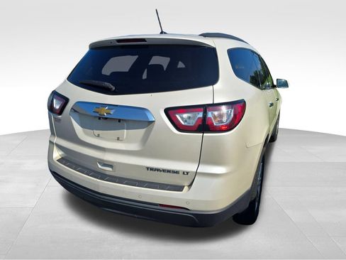 Used 2015 Chevrolet Traverse LT w/ Style and Technology Package FWD image 12